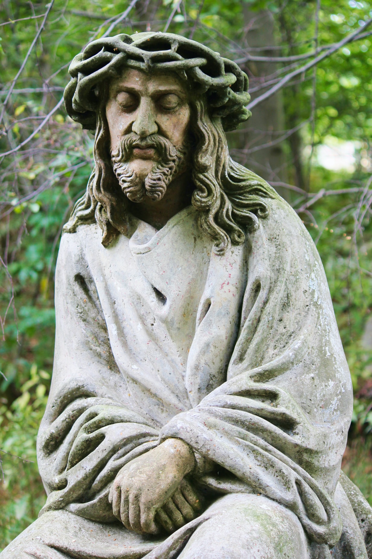 Estatua de Cristo Jesús con corona de espinas